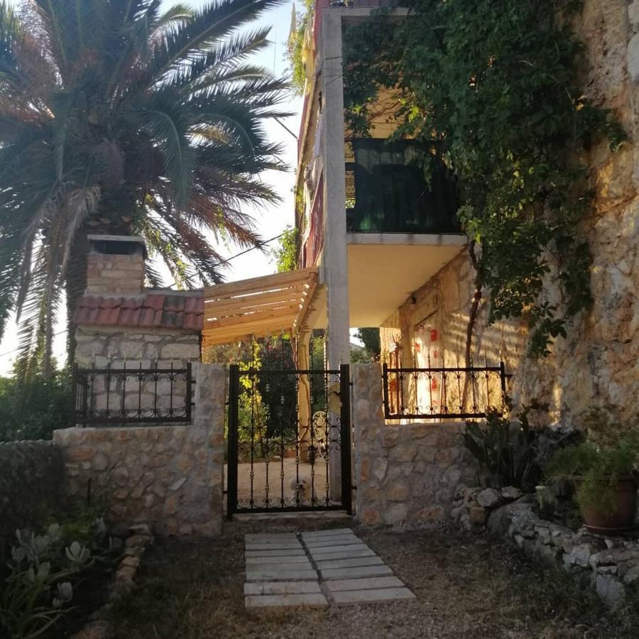 Taverna -sunce- With Jacuzzi Apartment