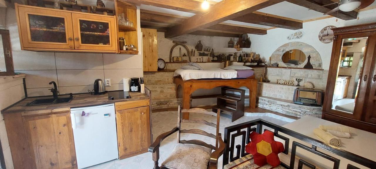 Apartment Taverna -sunce- With Jacuzzi Vis