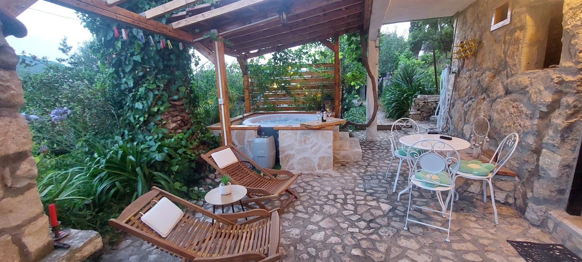 Taverna -sunce- With Jacuzzi Apartment *