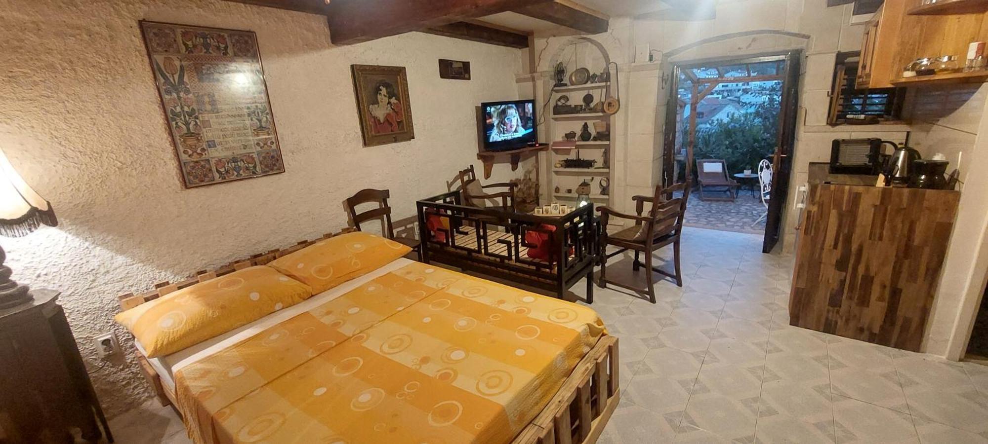 Taverna -sunce- With Jacuzzi Vis