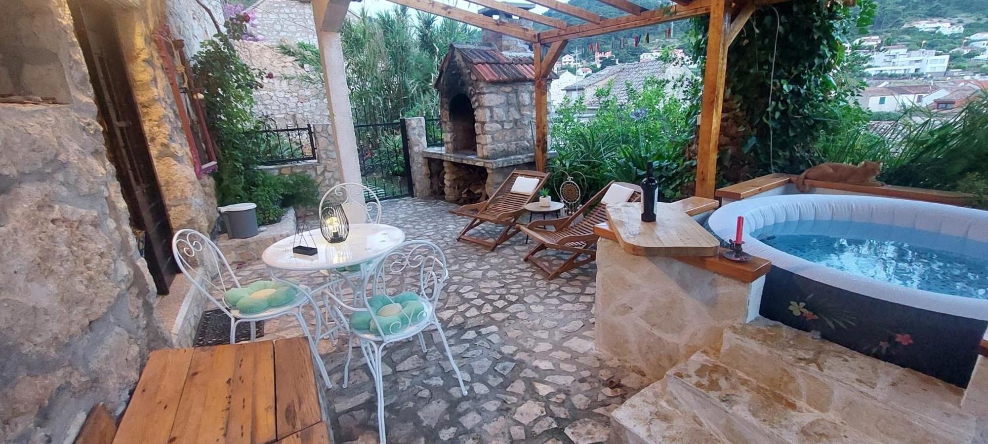 Taverna -sunce- With Jacuzzi Apartment