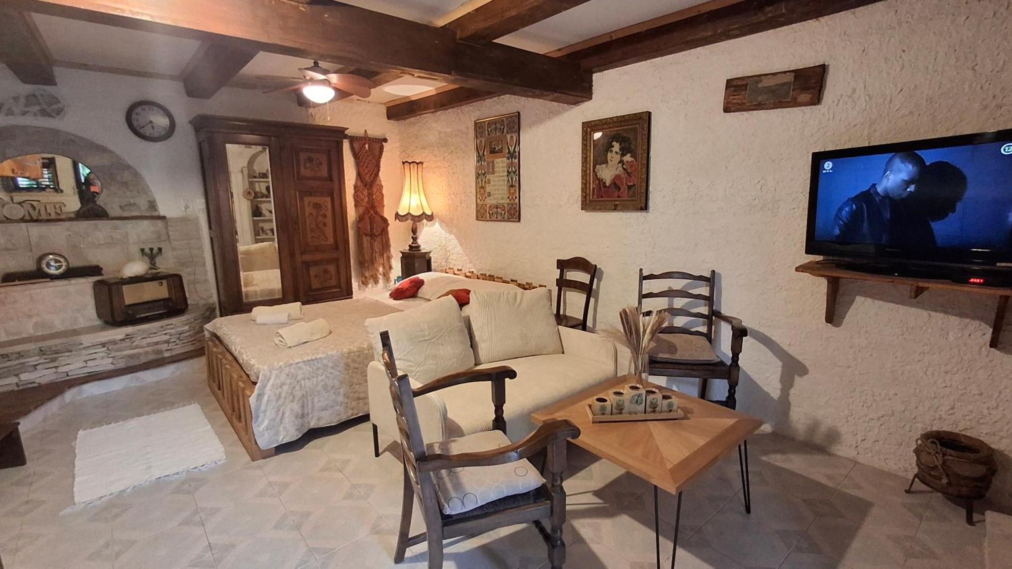 Apartment Taverna -sunce- With Jacuzzi Vis