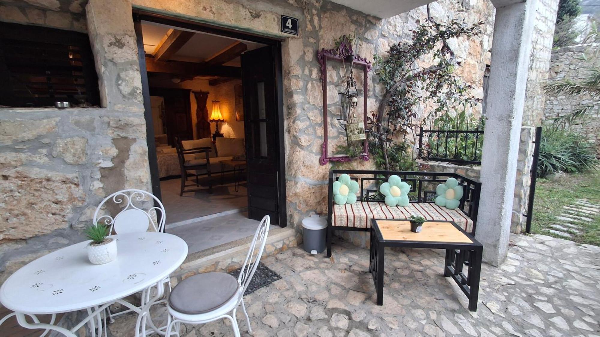 Taverna -sunce- With Jacuzzi *