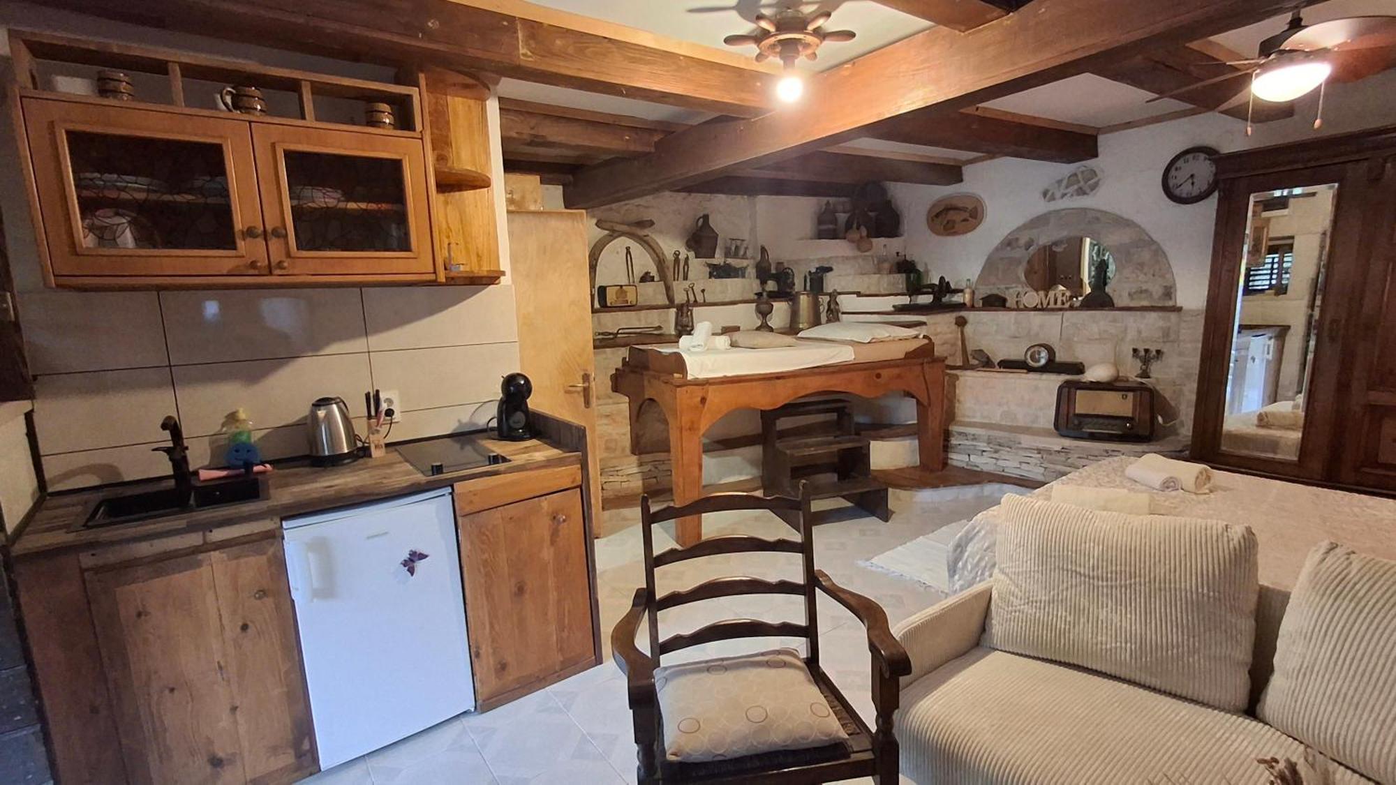 Apartment Taverna -sunce- With Jacuzzi