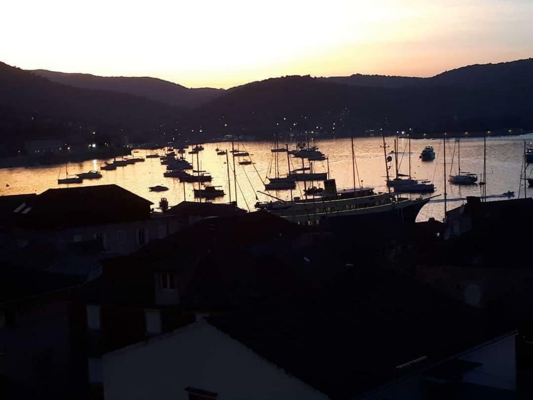 Taverna -sunce- With Jacuzzi * Vis