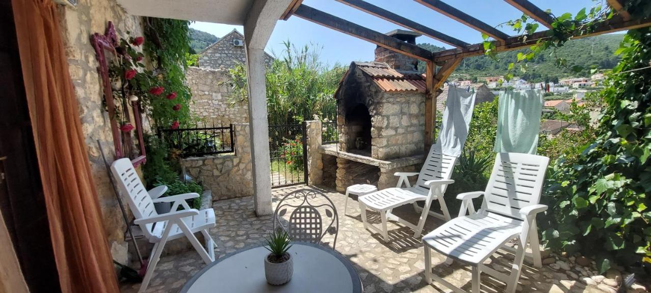 Taverna -sunce- With Jacuzzi Vis